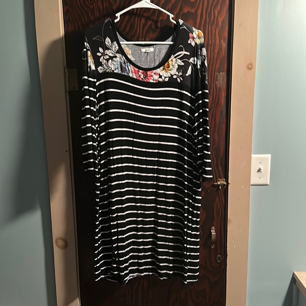 Maurices dress. Size XL. Black with white stripes and flowers around neck.